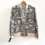 Bomber Fina Estampada Beige/Azul Marino